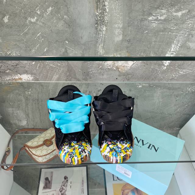 The top-tier Lanvin loafers, a hot item on Instagram and Xiaohongshu, are now a