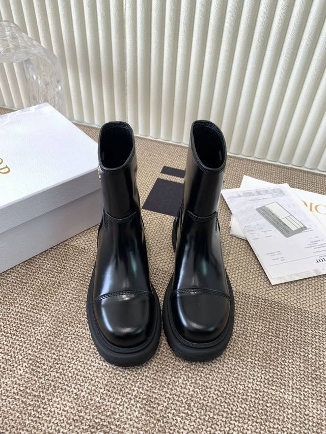 The low-top and high-top Dior boots feature distinctive design elements for a st