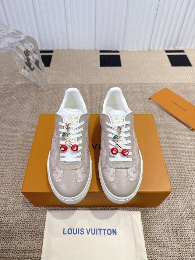 Accessories 60 Lv Louis Vuitton Groovy platform sneakers are made of top-grade M