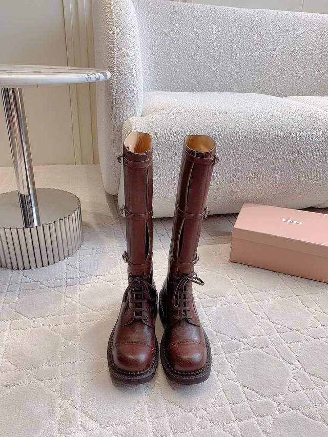 Factory price p Miu's new lace-up knight boots are super comfortable to wear. T