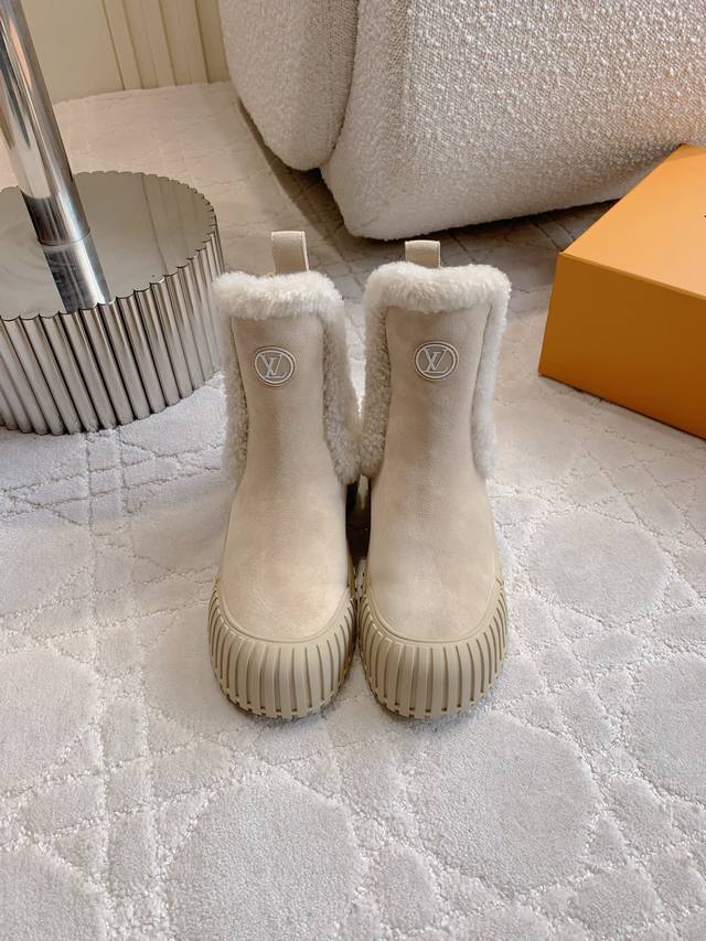 Factory Price: p Louis Vuitt* Classic Shell Toe Ankle Boots. Cool silhouette wi