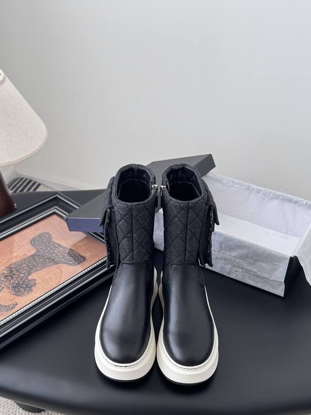 Chanel 25K new backpack buckle boots Classic diamond pattern that never gets old