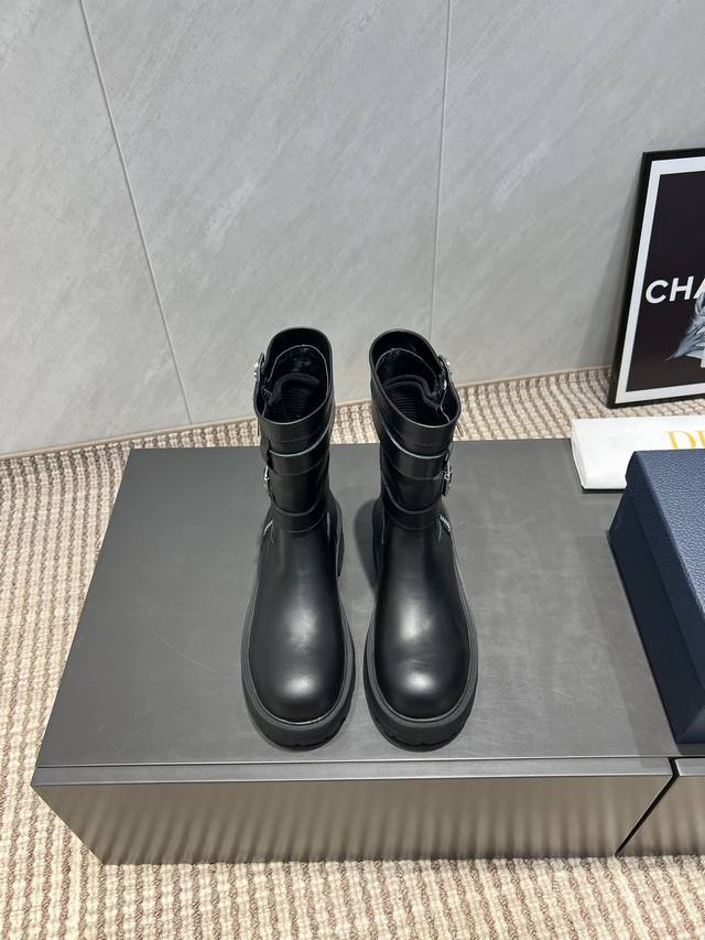 Factory: Exclusive top version of short boots Dior 2025Vs early autumn hit D-Maj