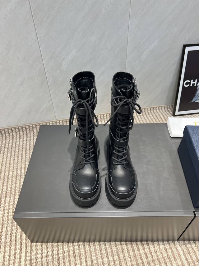 Factory: Exclusive top version of mid-boots Dior 2025Vs early autumn hit D-Major