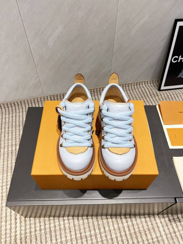 Factory: Exclusive and exclusive couple's first large-toe thick-soled casual sh