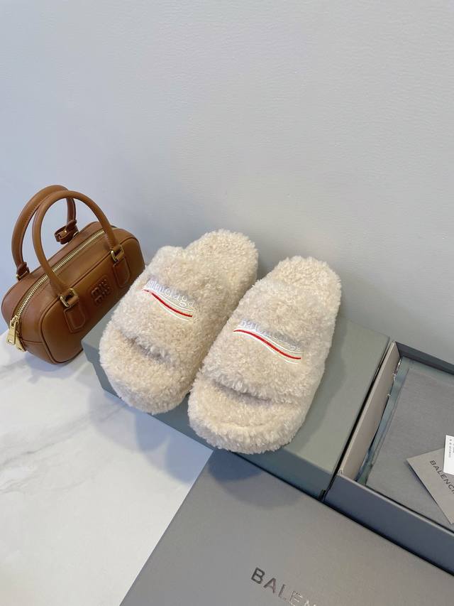 Balenciaga thick-soled wool slippers are ready, just waiting for fall! Wear the
