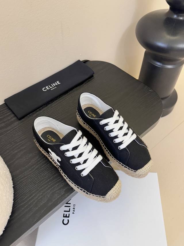 Celine Celine Runner Cr-03 sneakers are decorated with the Celine logo on the to