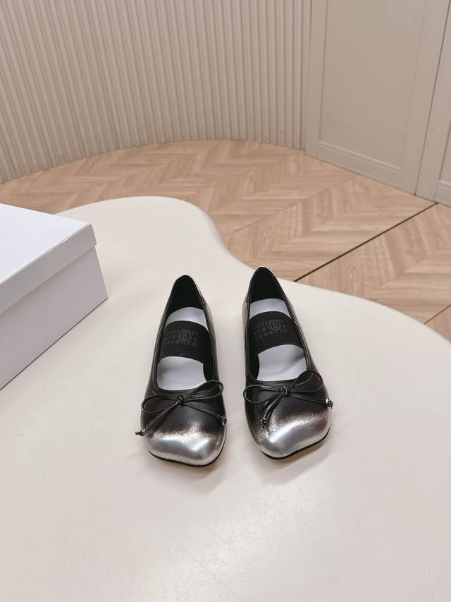 Release the latest bow-knot single shoes of Mm6 Margiela 25Classic beveled squa