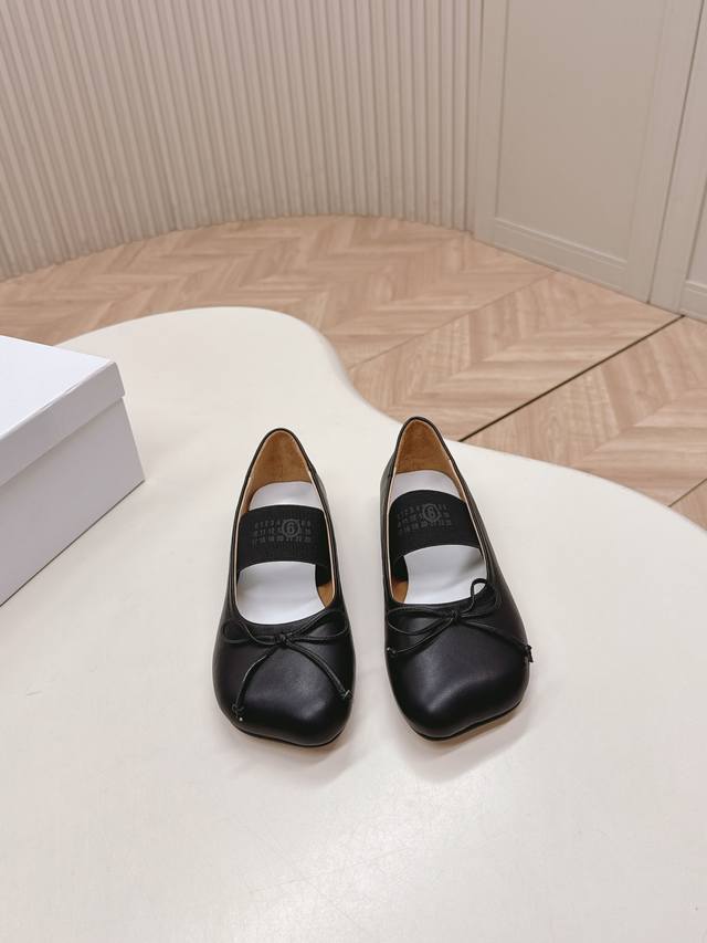 Release the latest bow-knot single shoes of Mm6 Margiela 25Classic beveled squa