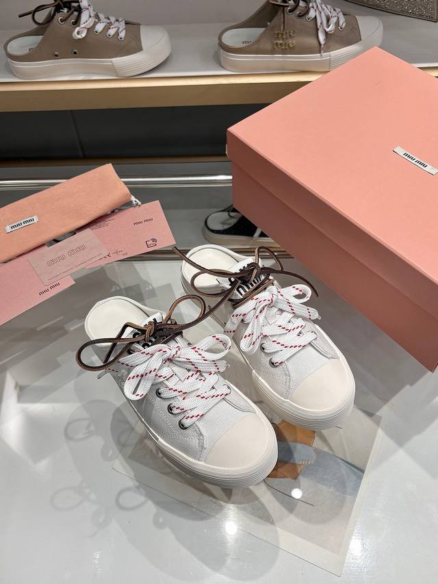 Miumiu spring and summer catwalk style biscuit shoes, closed-toe sneakers, Simpl