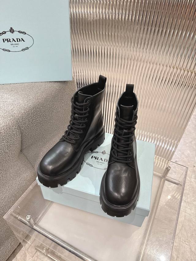 Prada's latest 2025 original 1:1 custom, worn by many internet celebrities, thi