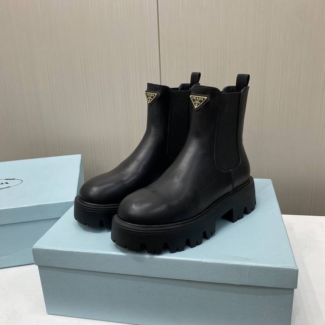 Factory price p New Prada Fall/Winter catwalk boots. Taikoo Hui originals, purc
