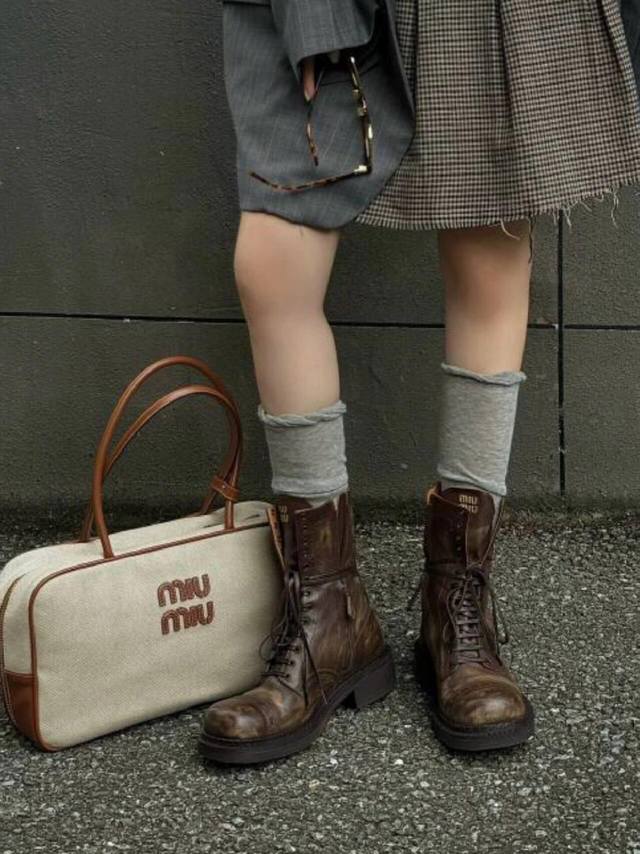 miumiu retro short boots catwalk picture