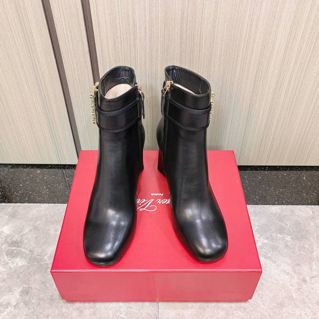 Rv's highly aesthetic shoes, goddess-inspired short boots, the latest counter sy