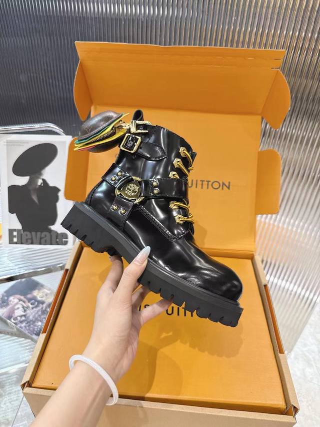 Accessories don't come with a bag. x Timberland couple's collaboration, premium