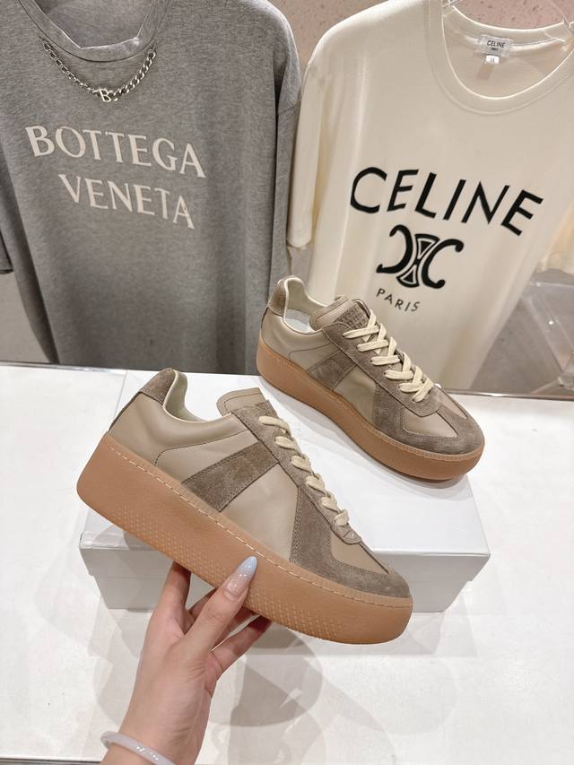 Margiela's new thick-soled casual sneakers, sneakers, and Dexterity shoes . New