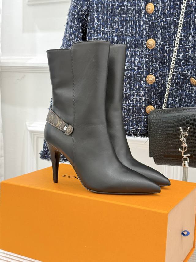 Donkey Brand's new autumn/winter collection features a monogram belt buckle wit