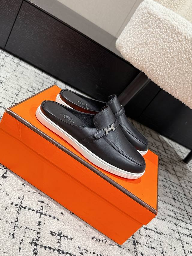 Women's and Men's Couple's Style H's latest classic loafers, featuring a classi