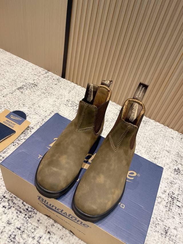 Top-tier version: Blundstone, an Australian leather brand, offers vintage Chels