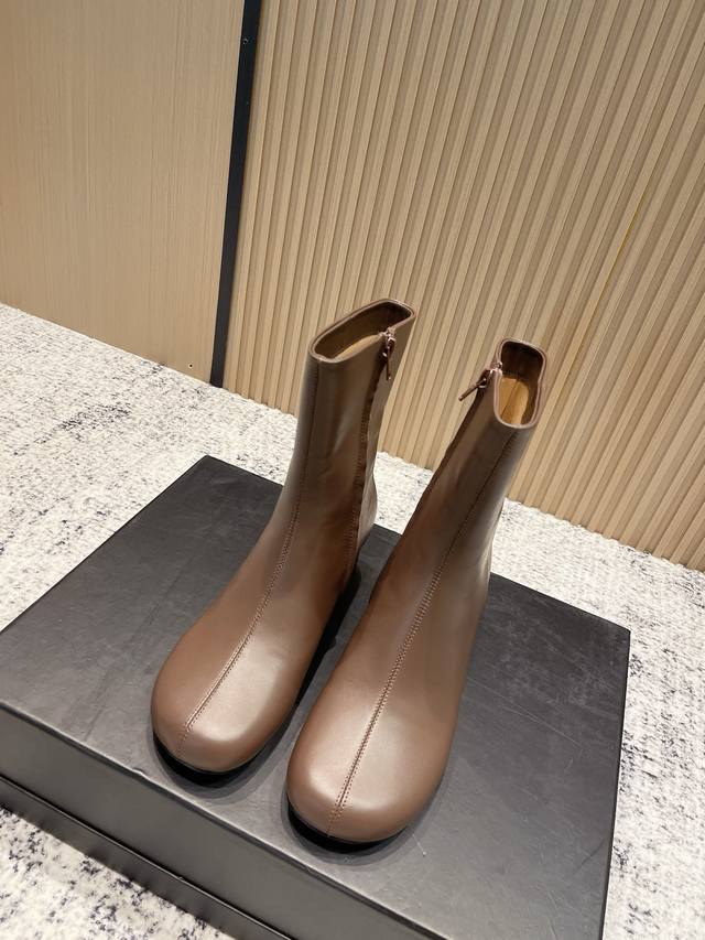 Top version: Lemaire 2025 early autumn new thick heel round toe simple high-end