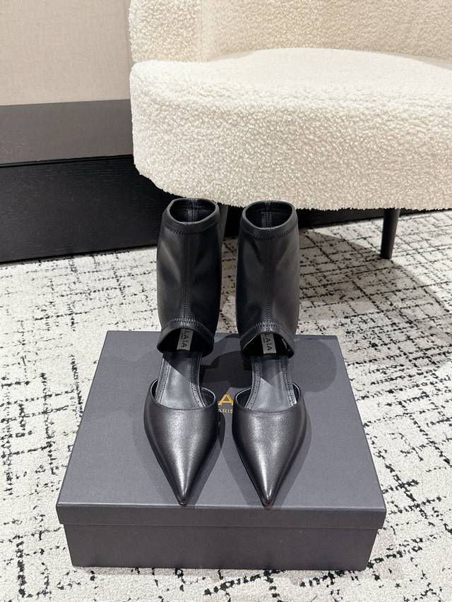 Alaia 25 New Arrow-Shaped Stretch Ankle Boots and Hollow Sandals. These pointed
