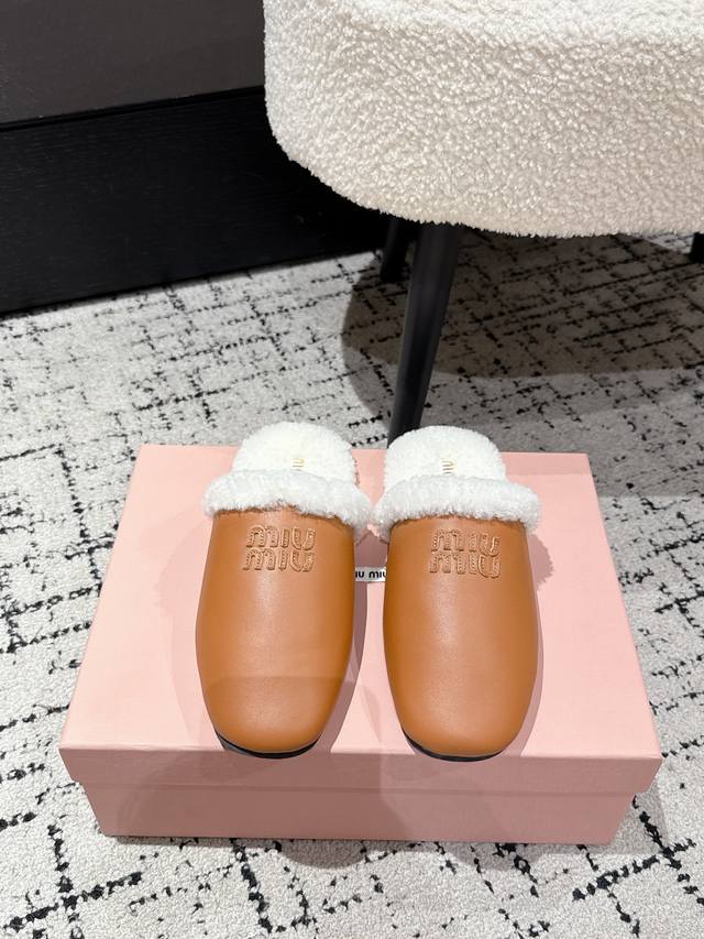Miu Miu 25 Autumn and Winter Series Mules and Furry Slippers Closed-toe lambskin