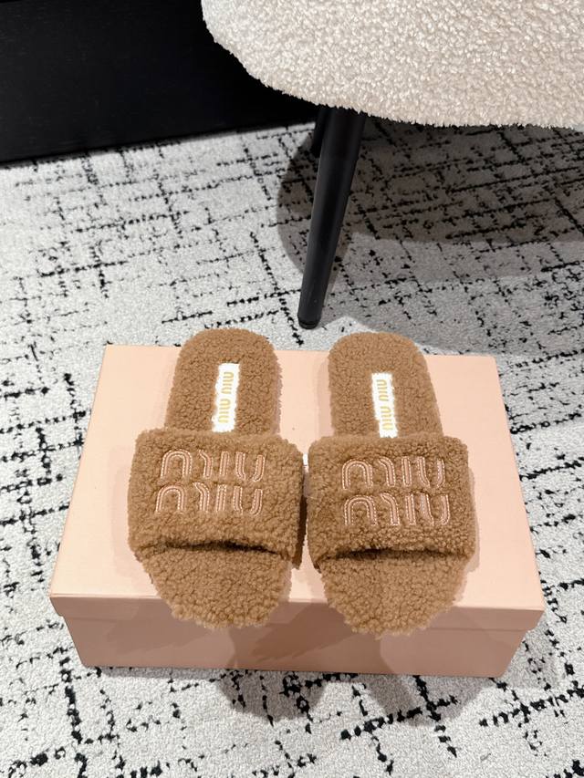 Miu MiuحMiao Miu 25 Autumn and Winter New Wool Slippers Whether worn at home or
