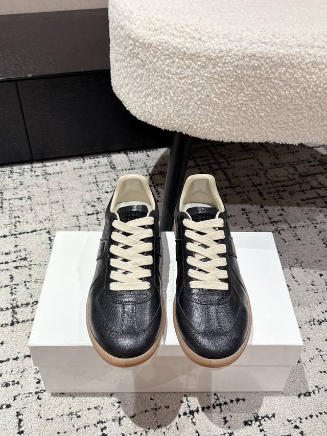 Top version of couple's style Maisonmargiela Mm6 Margiela couple's German traini