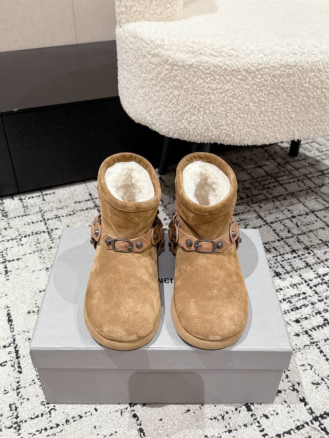 Top-of-the-line version Balenciaga's new fall/winter 25 snow boots . Very comf