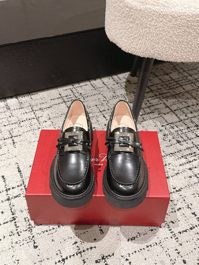 Roger Vivier new RV slip-on diamond buckle square buckle loafers small leather s