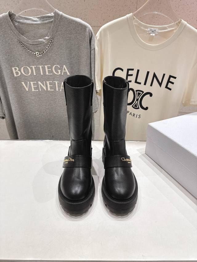 High-end factory release. Dior F037 2025Ss Fall/Winter new brogue boots, featur