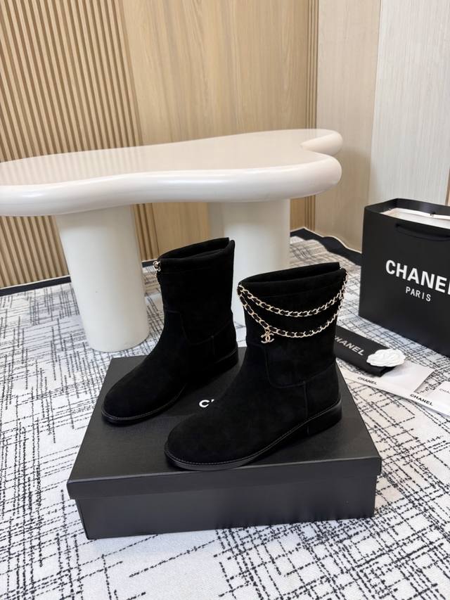 Short and high top version Chanel 2025 counter top chain knight boots This class