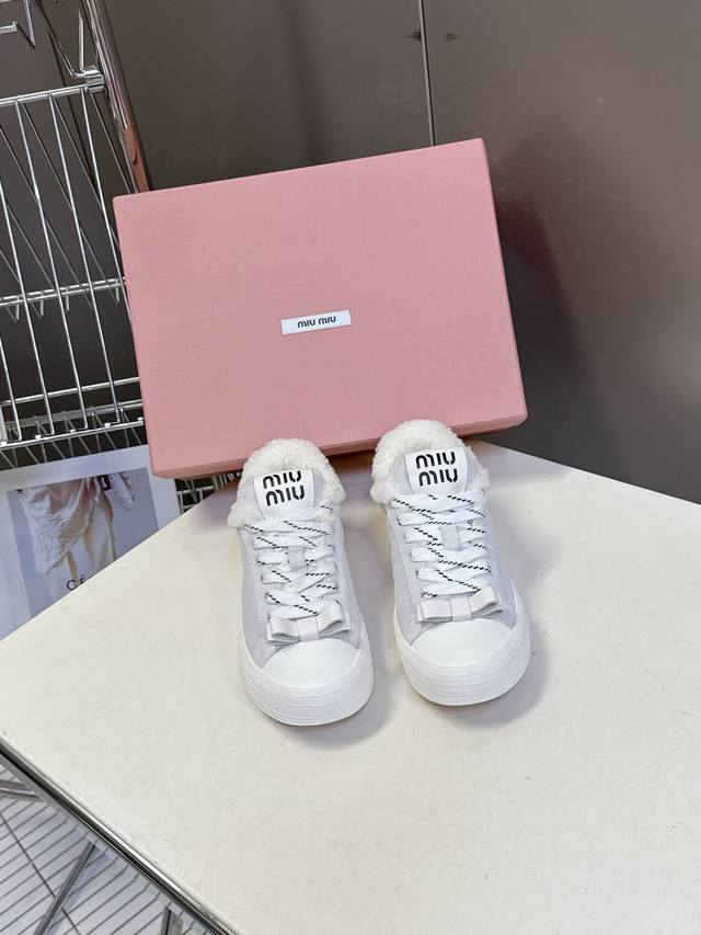 Miumiu's latest American retro style~ These incredibly popular double-lace furry