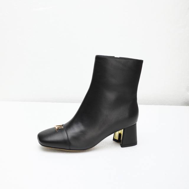 The luxurious 6-inch ankle boots from the 2025 Fall/Winter LV runway are here! A