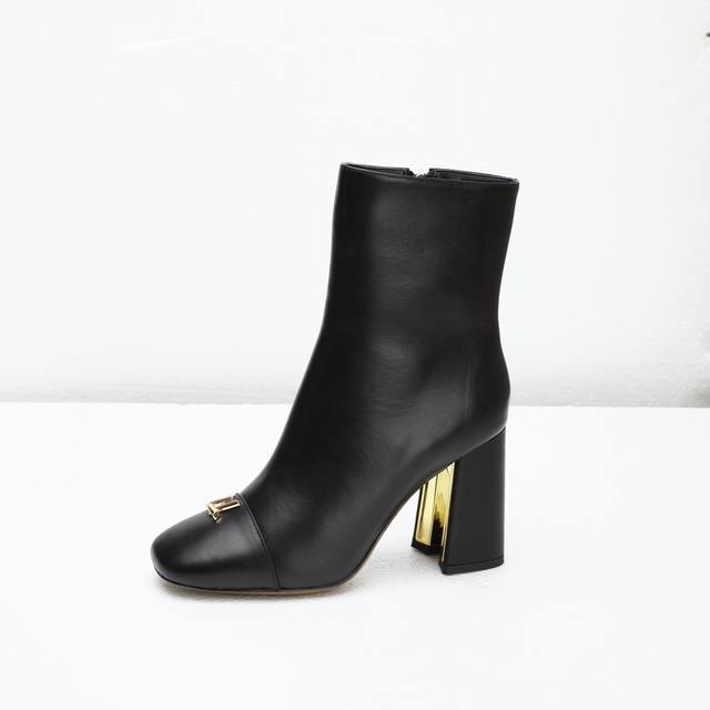 Top luxury edition! The same 6-inch ankle boots from the 2025 LV Fall/Winter run