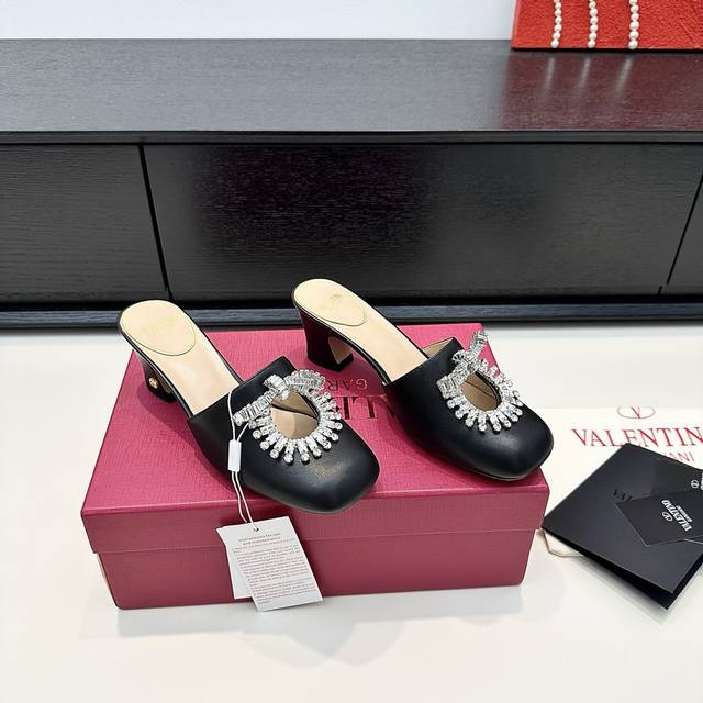 Valentino 25th anniversary new hollow rhinestone bow sandals Heel height: about