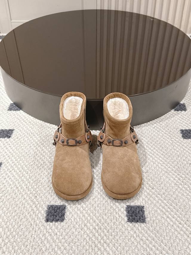 Sizes 35-40 41 Custom Made Balenciaga's Autumn/Winter 2025 ski boots are a perf