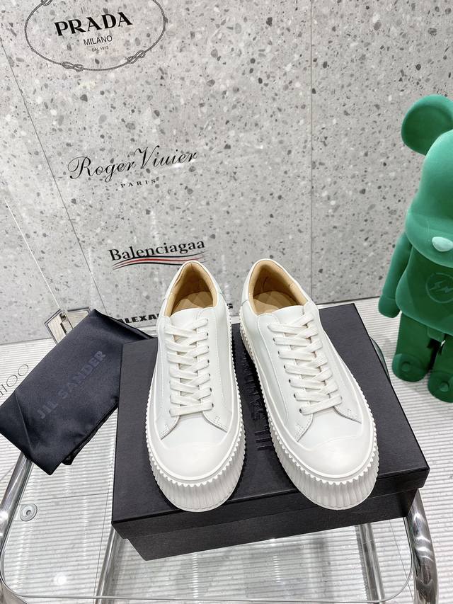 Sizes 34-40. Classic! The Jilsander platform sneakers, a star-studded and best-