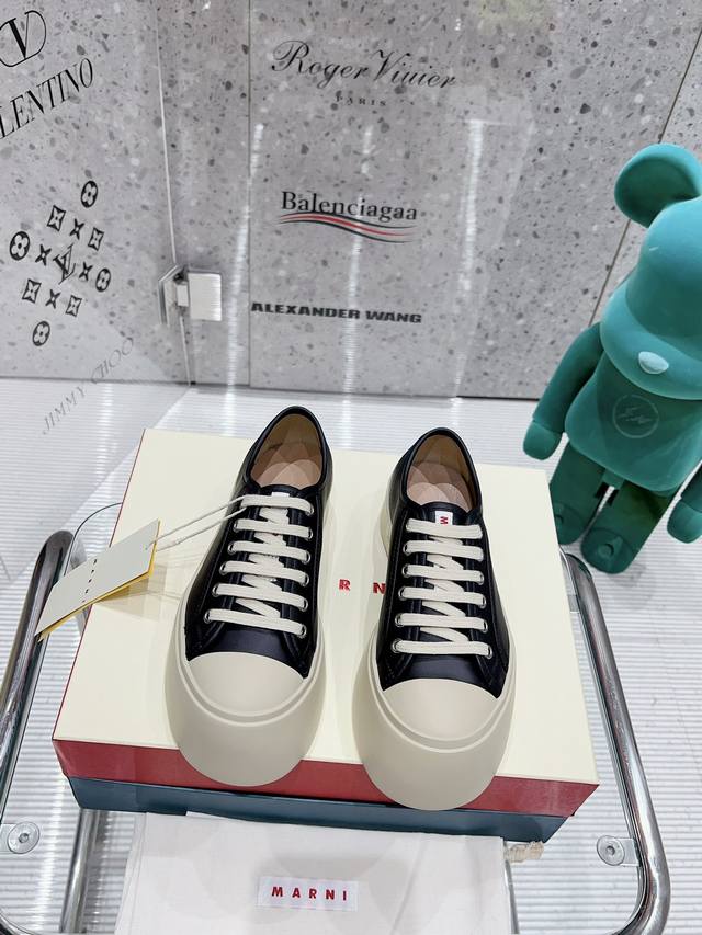 lace-up black leather. Latest version.