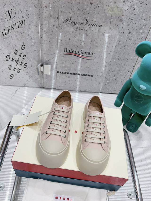 Lace-up pink leather. Latest version.