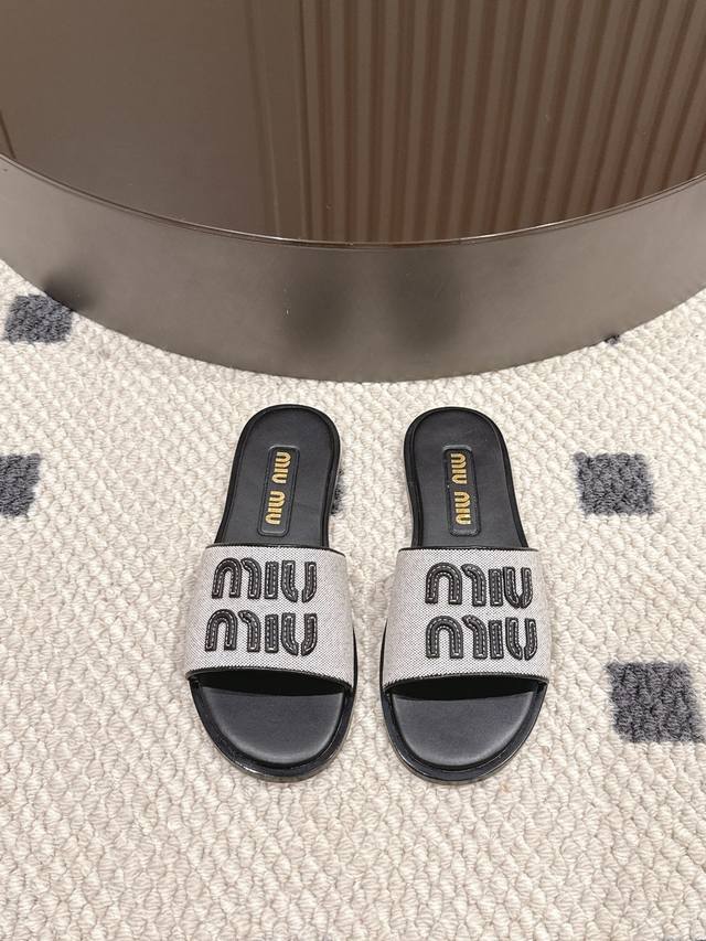 Genuine leather sole, sizes 35-40 Miumiu's new slippers A timeless classic! The