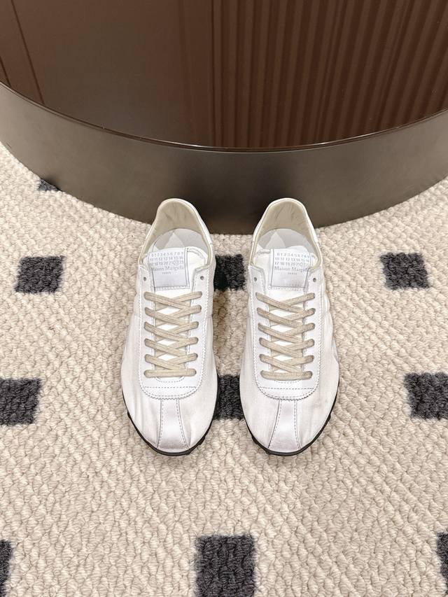 Sizes 35-40 Maison Margiela's new Spring/Summer 2025 collection has arrived. Th