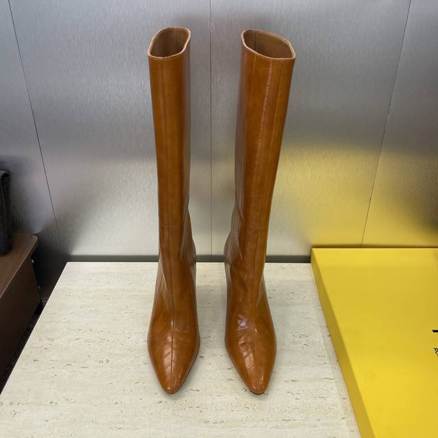 Factory price p Fendi. 2025 Fall/Winter new collection, women's high boots with