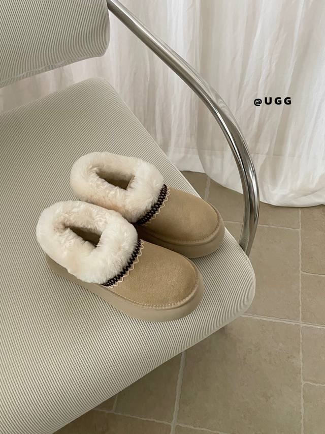New Ugg suede ethnic-style snow boots are my go-to winter boot. Longfeng sheeps
