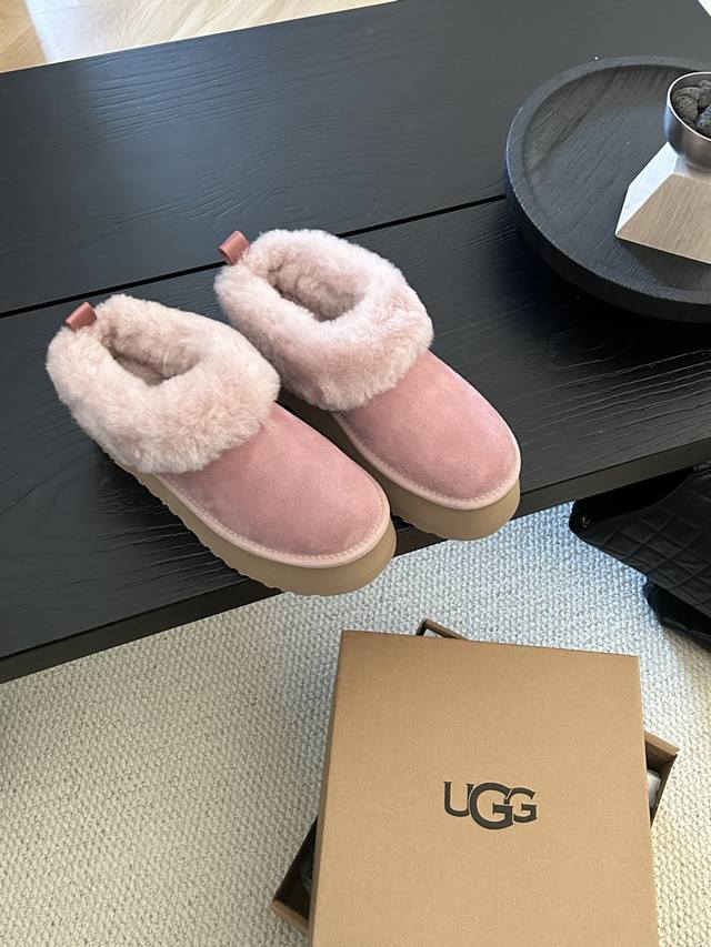 Ugg's new Taciler shoe is a top pick on Xiaohongshu. It features a suede design