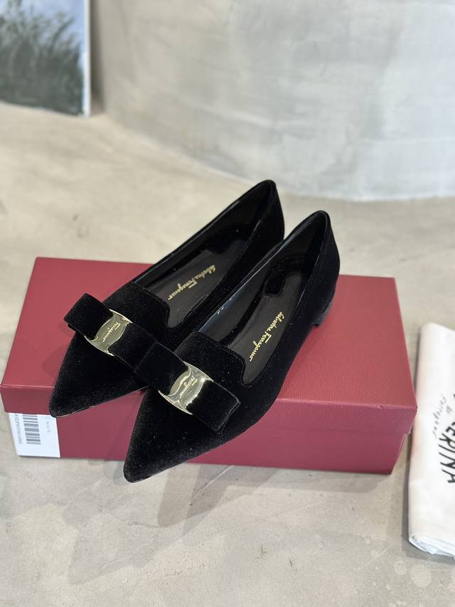 Factory Price: Sf Salvatore Ferraga*O Fila*mu pointed-toe velvet bow flats. The