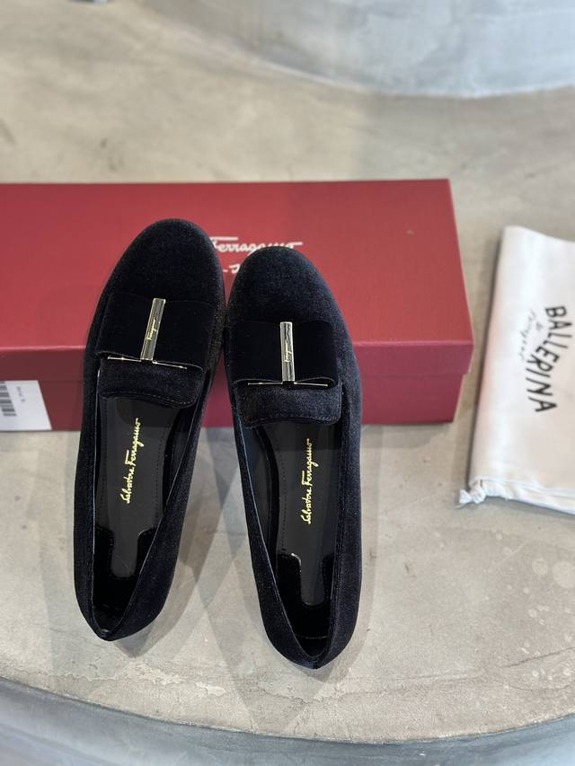 Factory Price: In Stock! Salvatore Ferraga*O's new Vara round-toe, large bow ve