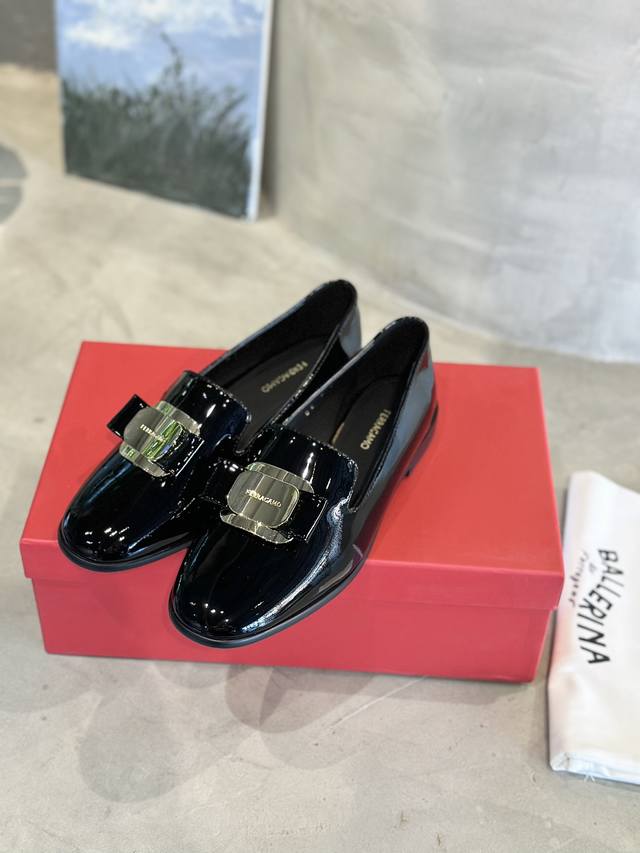 The same loafers worn by Zhang Junning. Factory price. New version of Ferraga*O