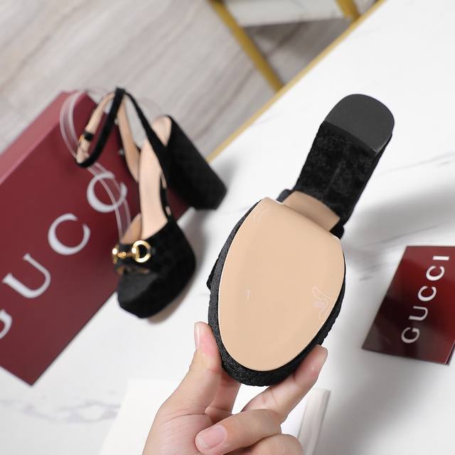 Factory: Exclusive top version Gucci 2025 spring and summer latest hit sandals s