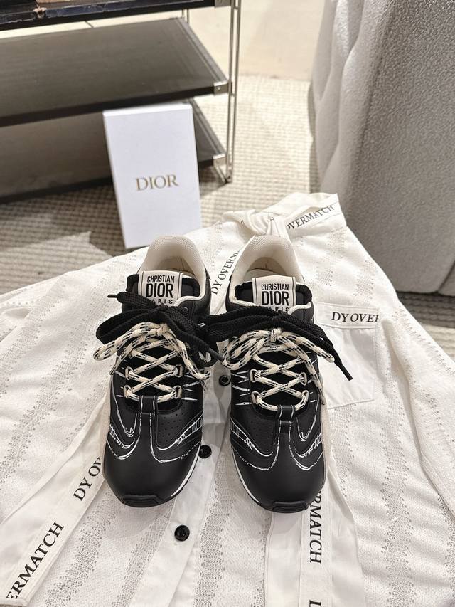 Premium Edition 2025Ss - Dior's latest sneaker, the D-Sports and Forrest Gump. E